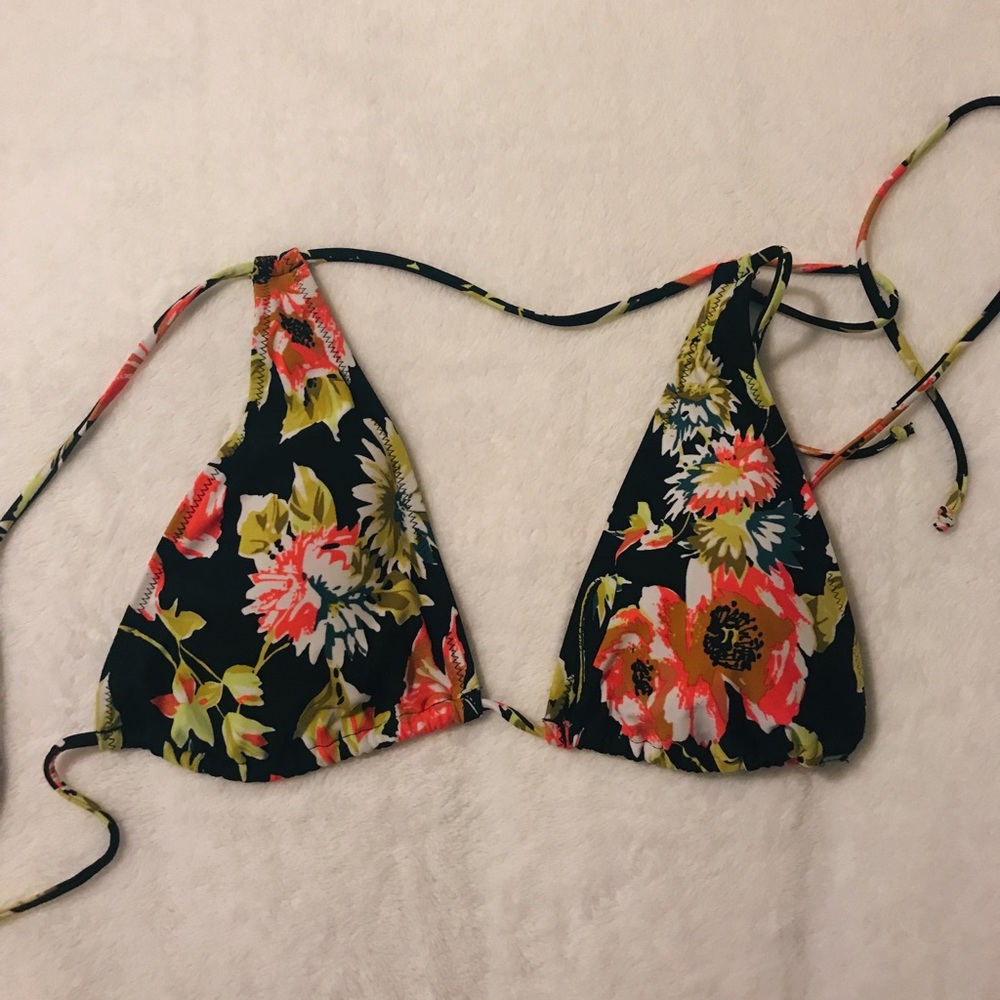 VOLCOM swimsuit top